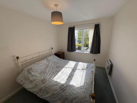 2 bed Flat for sale Image 6
