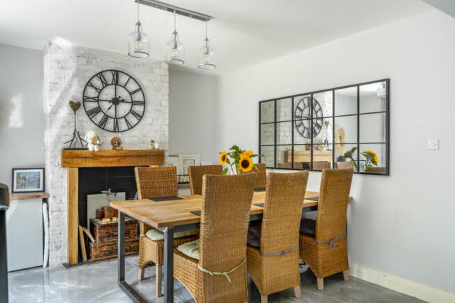 4 bed Semi-Detached for sale Image 6