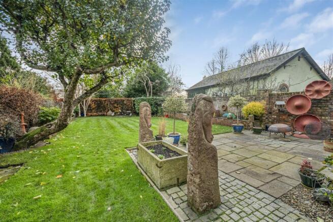 OUTSIDE/ GARDEN