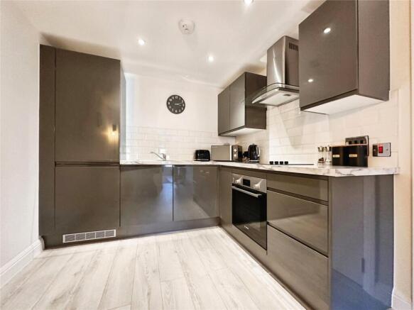 Fully Fitted Kitchen