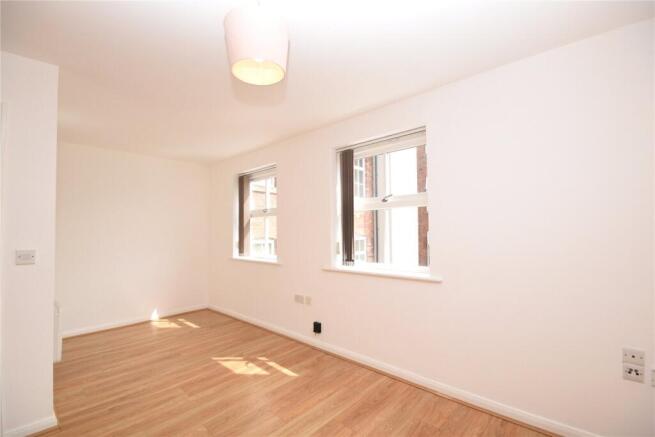 2 bed Semi-Detached to rent Image 4