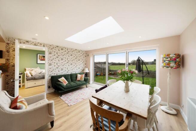 Manor Gardens, Kewstoke - Beautifully Presented & Extended Family Home photo 4