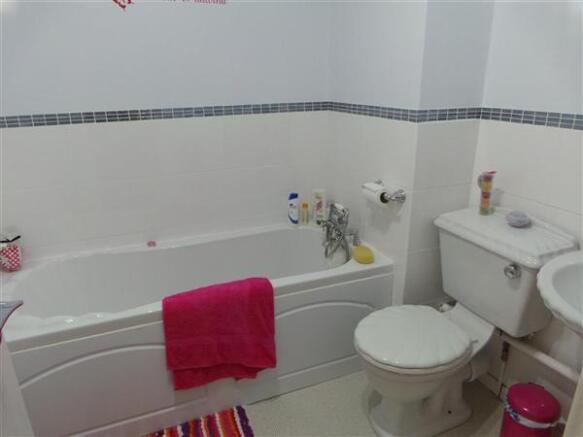 Family Bathroom / WC