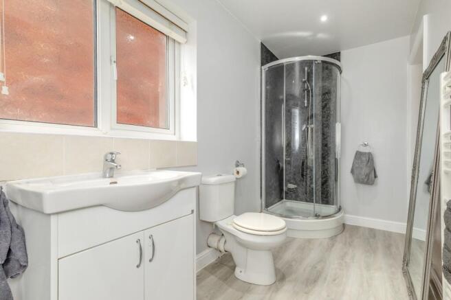 Jack & Jill en-suite