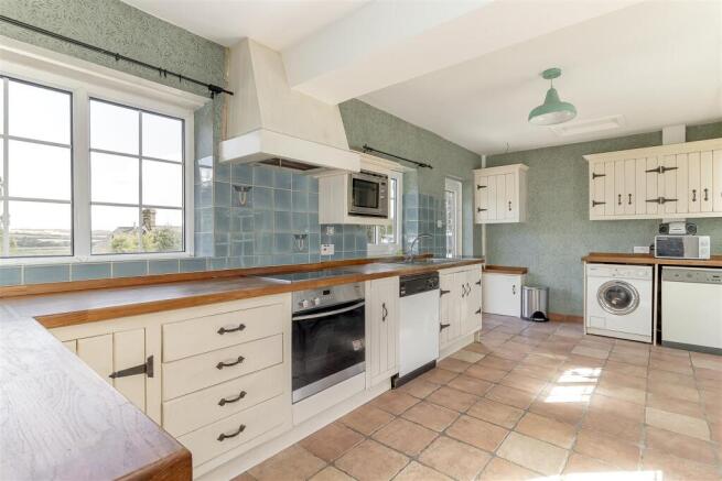 3 bed Semi-Detached for sale Image 5