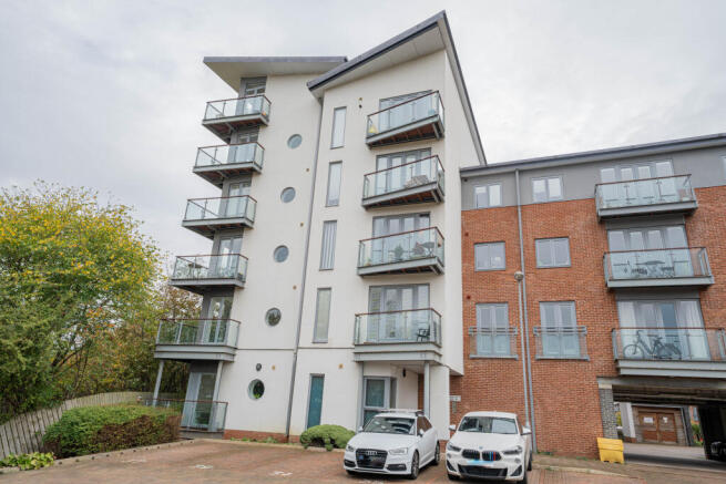 2-bed flat on Bittern House, Worsdell Drive, Gateshead Central, Gateshead, £210,000