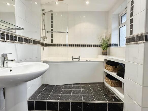 e57f9bf3-Bathroom...