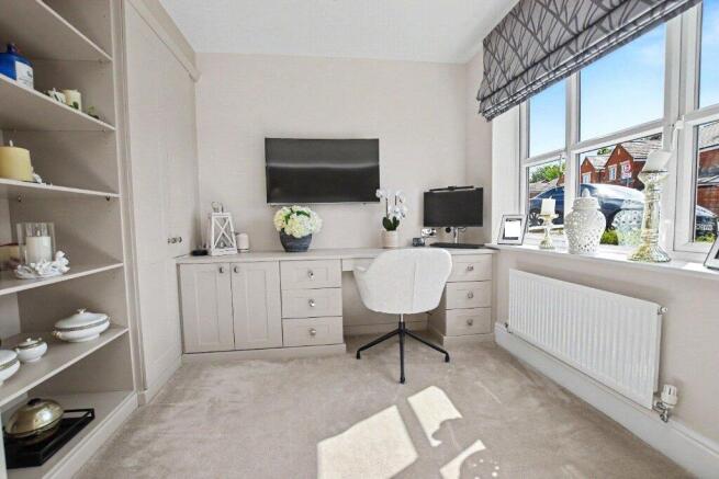 5 bed Detached for sale Image 4