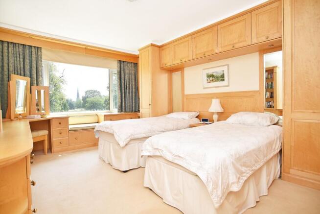 3 bed Flat for sale Image 11