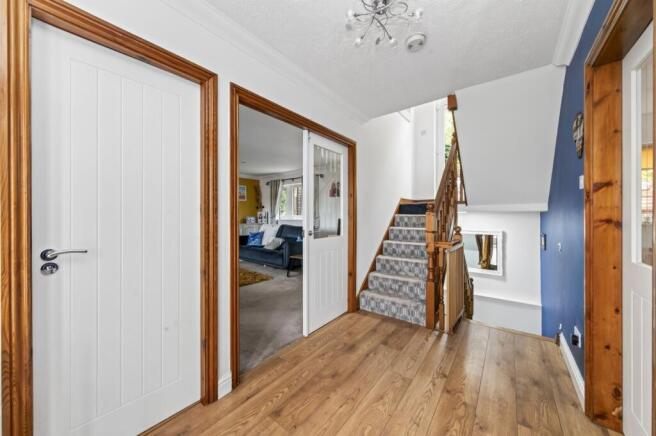 5 bed Detached for sale Image 5