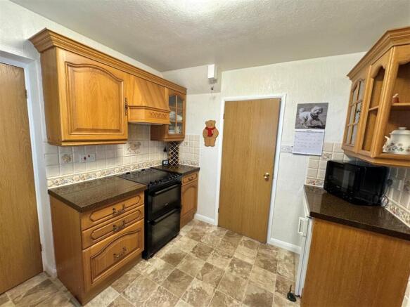 4 bed Detached for sale Image 6