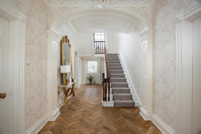8 bed Detached for sale Image 4
