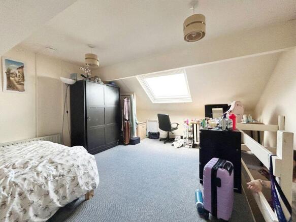 3 bed House Share to rent Image 5