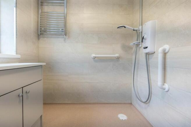 SHOWER ROOM