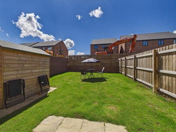 4 bed Semi-Detached for sale Image 3