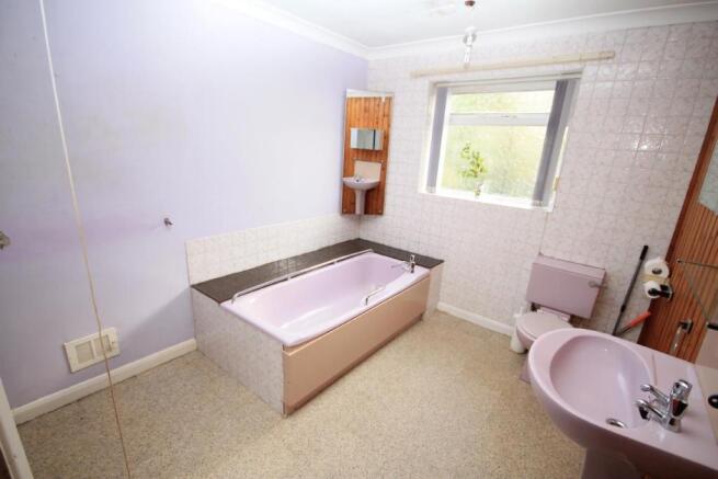 BATHROOM/W.C.