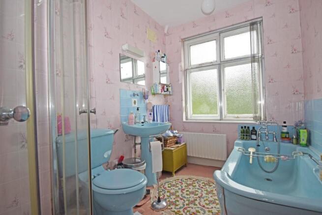 73 Twatling Road, bathroom.jpg