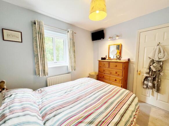Bedroom 1 pic 2.jpg