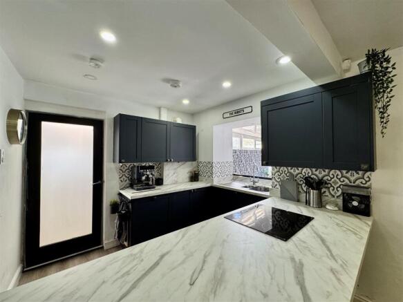 3 bed Semi-Detached for sale Image 10