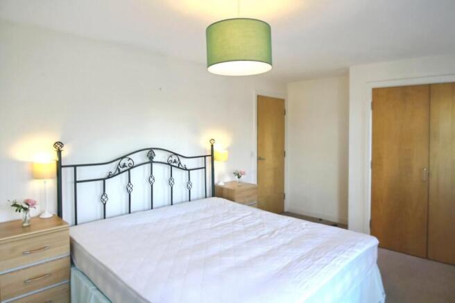 3 bed Flat to rent Image 8