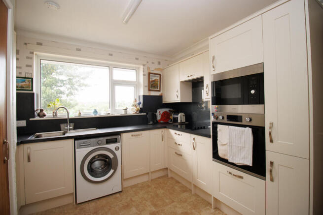 2 bed Semi-Detached Bungalow for sale Image 6