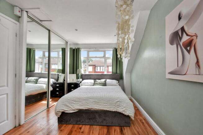 4 bed Detached for sale Image 12