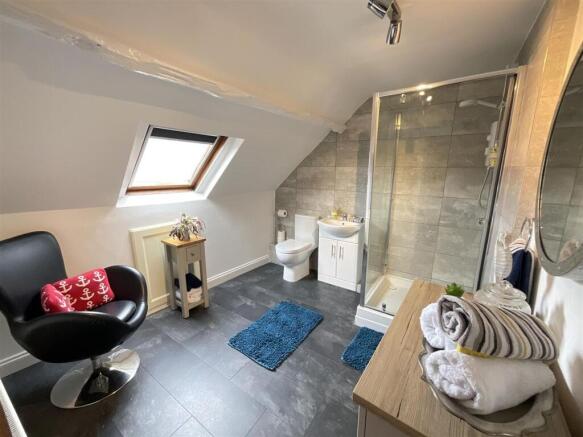4 bed House for sale Image 6