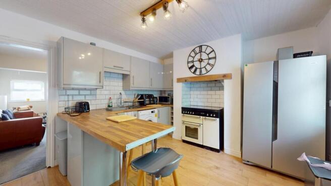 KITCHEN/DINING ROOM
