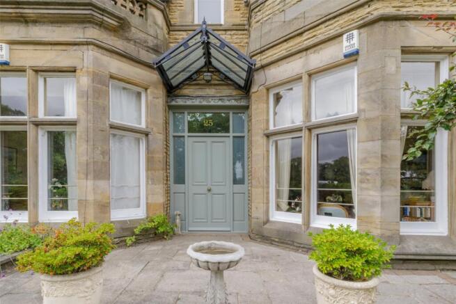 3 bed Flat for sale Image 8