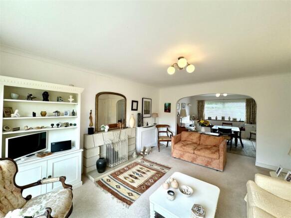 OPEN PLAN SITTING/DINING ROOM