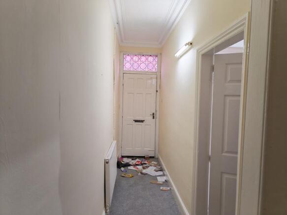 BB11 3LF 100 Dall Street Burnley Hallway T202601292010.jpg