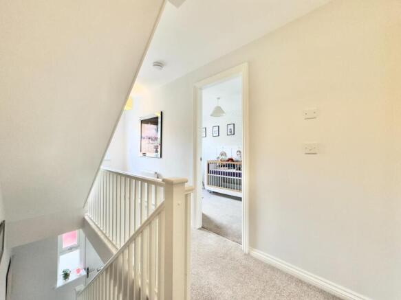 4 bed Town House to rent Image 9