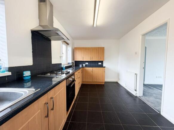 3 bed Semi-Detached for sale Image 5