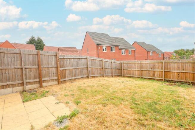 3 bed Semi-Detached to rent Image 7