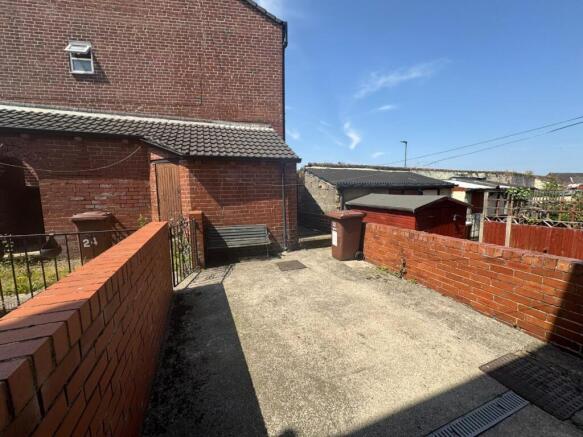 2 bed Terraced to rent Image 8