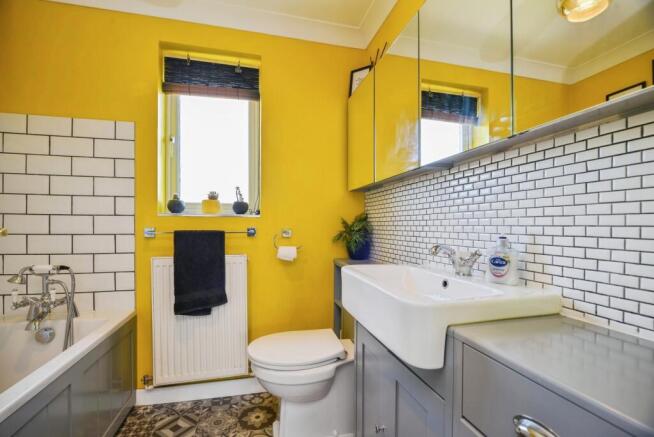 4 bed Detached for sale Image 7