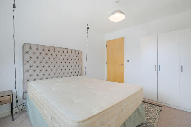 2 bed Apartment to rent Image 6