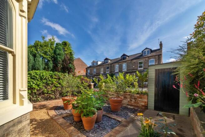 134 Fulford front garden.jpg