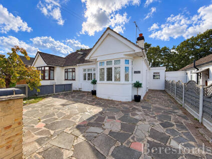 Woodhall Crescent, Hornchurch, RM11