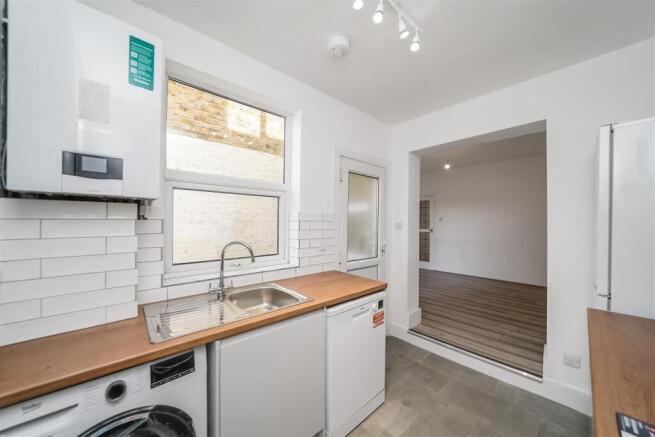 Eastbrook Road, Waltham Abbey, EN9 photo 4