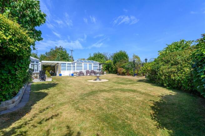 4 bed Detached for sale Image 12
