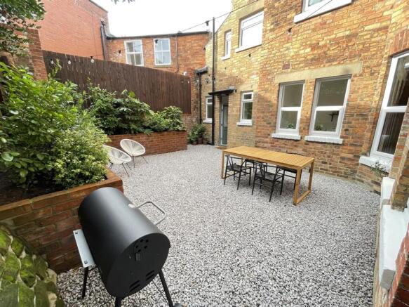 6 bed Block of Apartments for sale Image 9