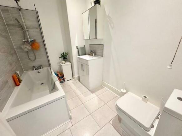 main bathroom.jpg