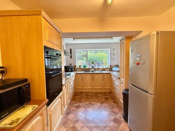 4 bed Detached for sale Image 8