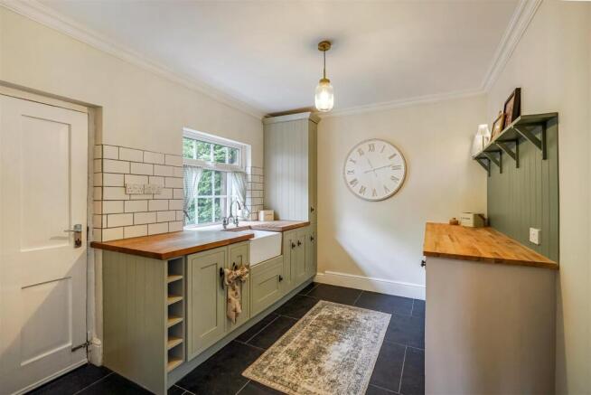 4 bed Detached for sale Image 8