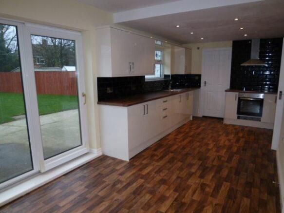 KITCHEN/DINING ROOM