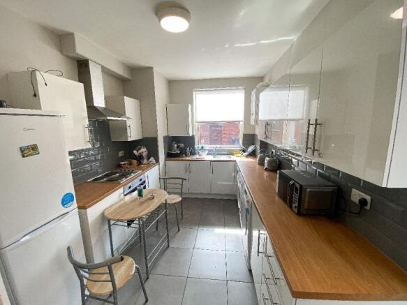 1 bed House Share to rent Image 6