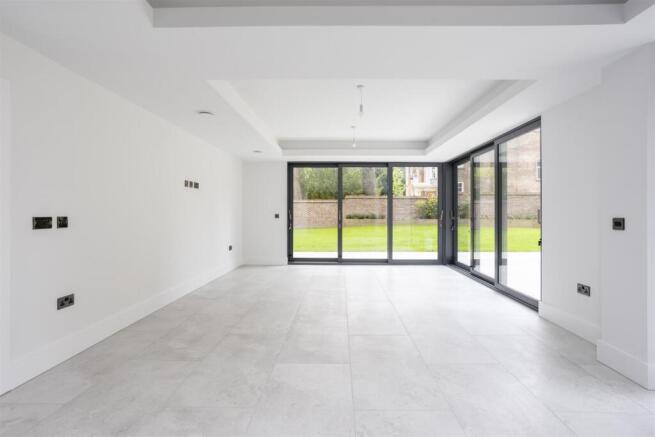 4 bed Detached for sale Image 12