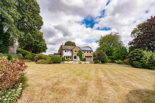 5 bed Detached for sale Image 6