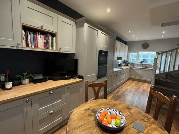MODERN DINING KITCHEN